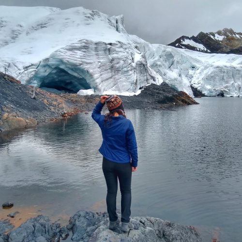 mujer-base-nevado-pastoruri